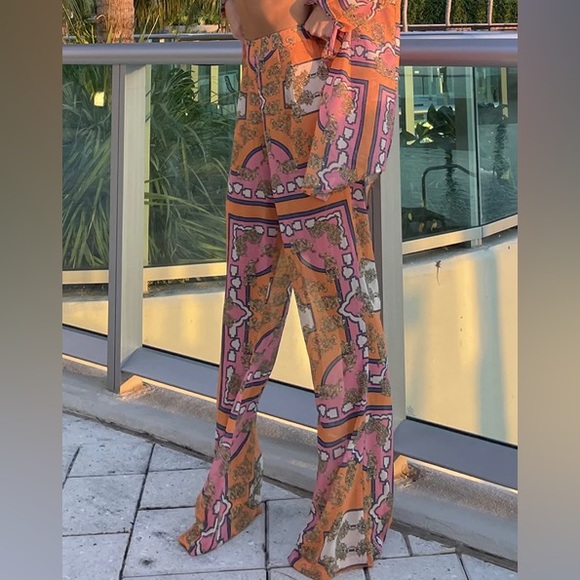 NWT Pretty Little Thing Pink Scarf Print Beach Flared Pants - Picture 2 of 6